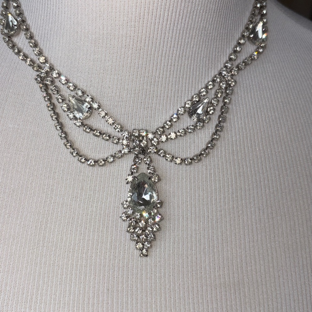 Vintage 1940’s Rhodium-plated rhinestone necklace